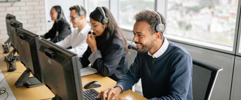 AI Phone Agent vs. Human Call Center: Which Delivers Better Customer Experience at Lower Cost?